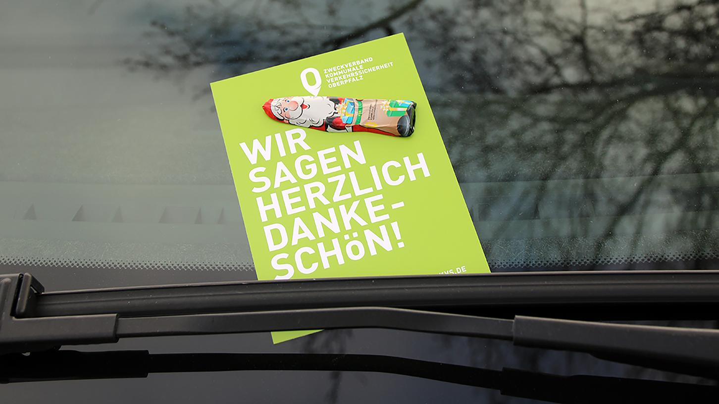 Kleine Aufmerksamkeit vor den Feiertagen: Die Dankeskarte geht an alle Autofahrer, die ihren Wagen korrekt abgestellt und die Parkgebühren bezahlt haben.