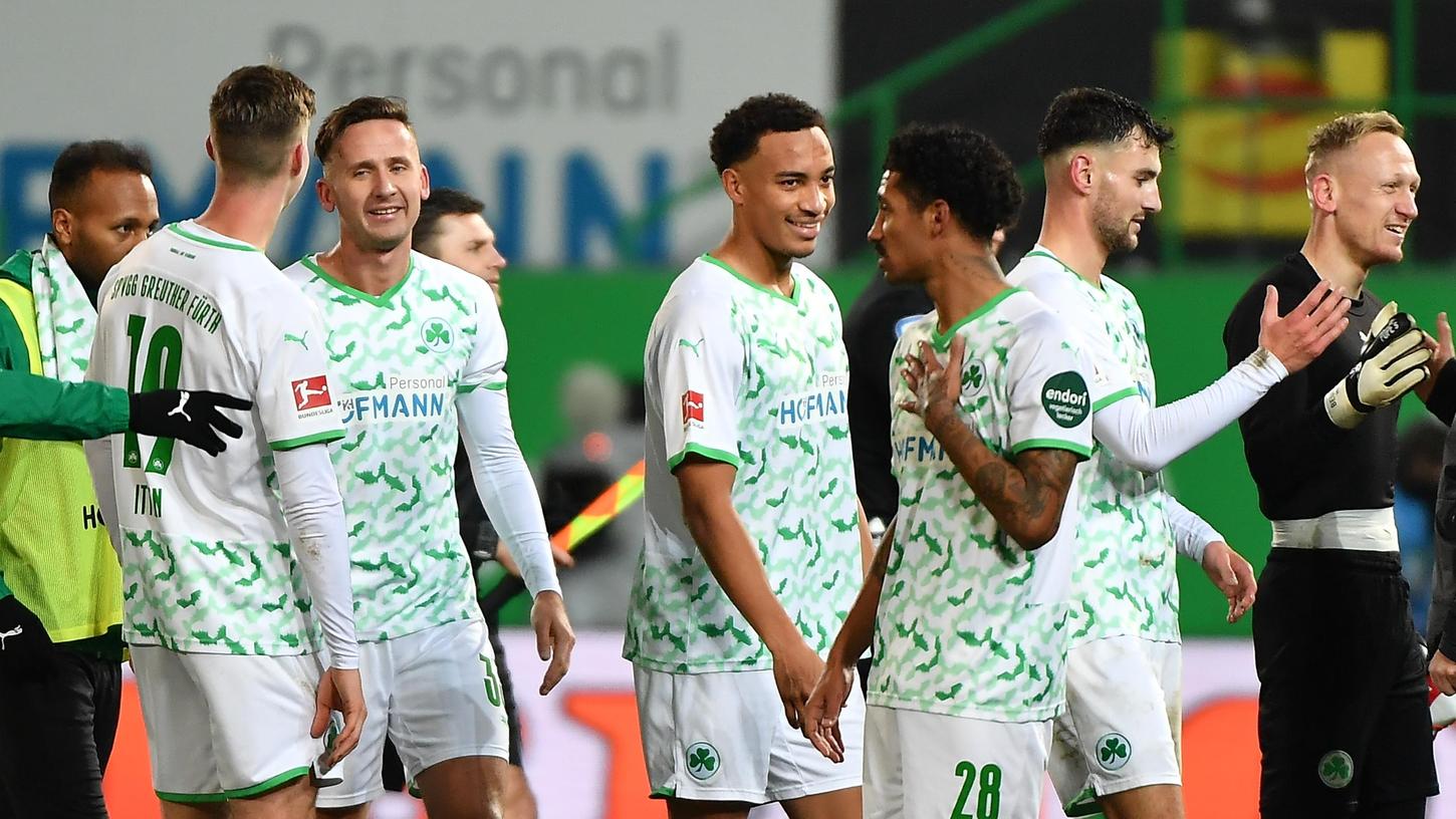 Das erste Lachen seit Mai: Nach dem Heimspiel gegen Union durften die Fürther Spieler endlich mal wieder einen Sieg bejubeln. Gegen Augsburg soll der zweite folgen.