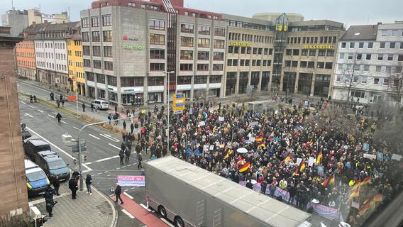 Corona-Demos in Nürnberg: Eine Minderheit protestiert - eine große Mehrheit lässt sich impfen