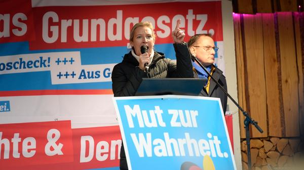 AfD-Chefin Alice Weidel und ihr Co-Vorsitzender Tino Chrupalla waren Hauptredner auf der Kundgebung.