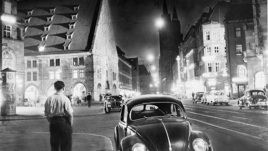 Die Nürnberger Königstraße bei Nacht im August 1953.