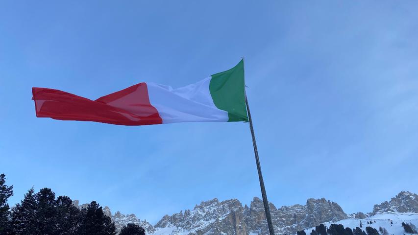 Das Eggental liegt an der Grenze von Südtirol zum Trentino. Im Skigebiet Obereggen sind die Grenzen fließend. Denn auch die Lifte von Pampeago und Predazzo zählen zur Skischaukel. 48 Pistenkilometer warten auf die Skifahrer.