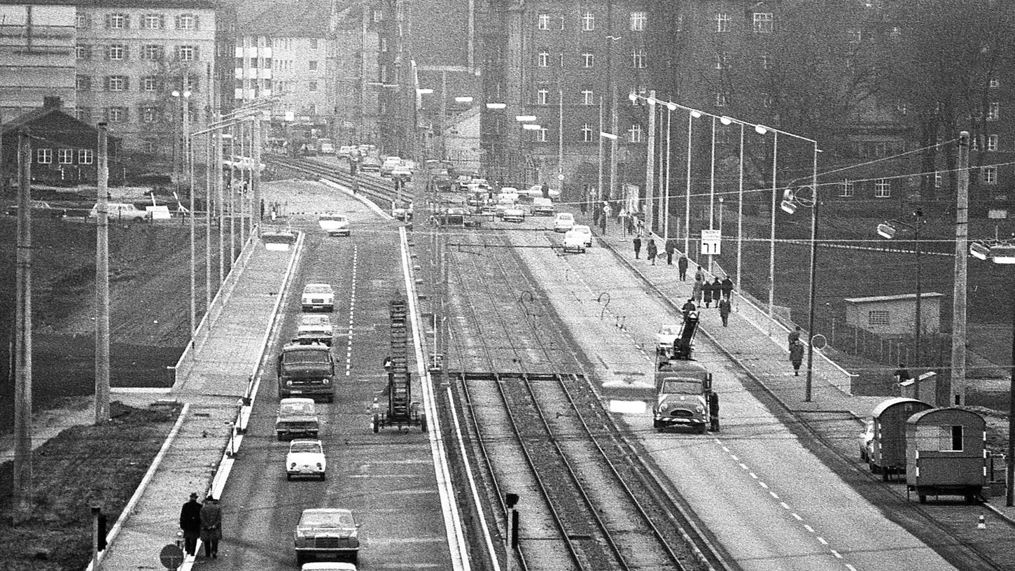 Kalenderblatt vom 25. Dezember 1971: Kraftfahrer – Freie Fahrt im Osten und Westen Kalenderblatt vom 25. Dezember 1971: Kraftfahrer – Freie Fahrt im Osten und Westen