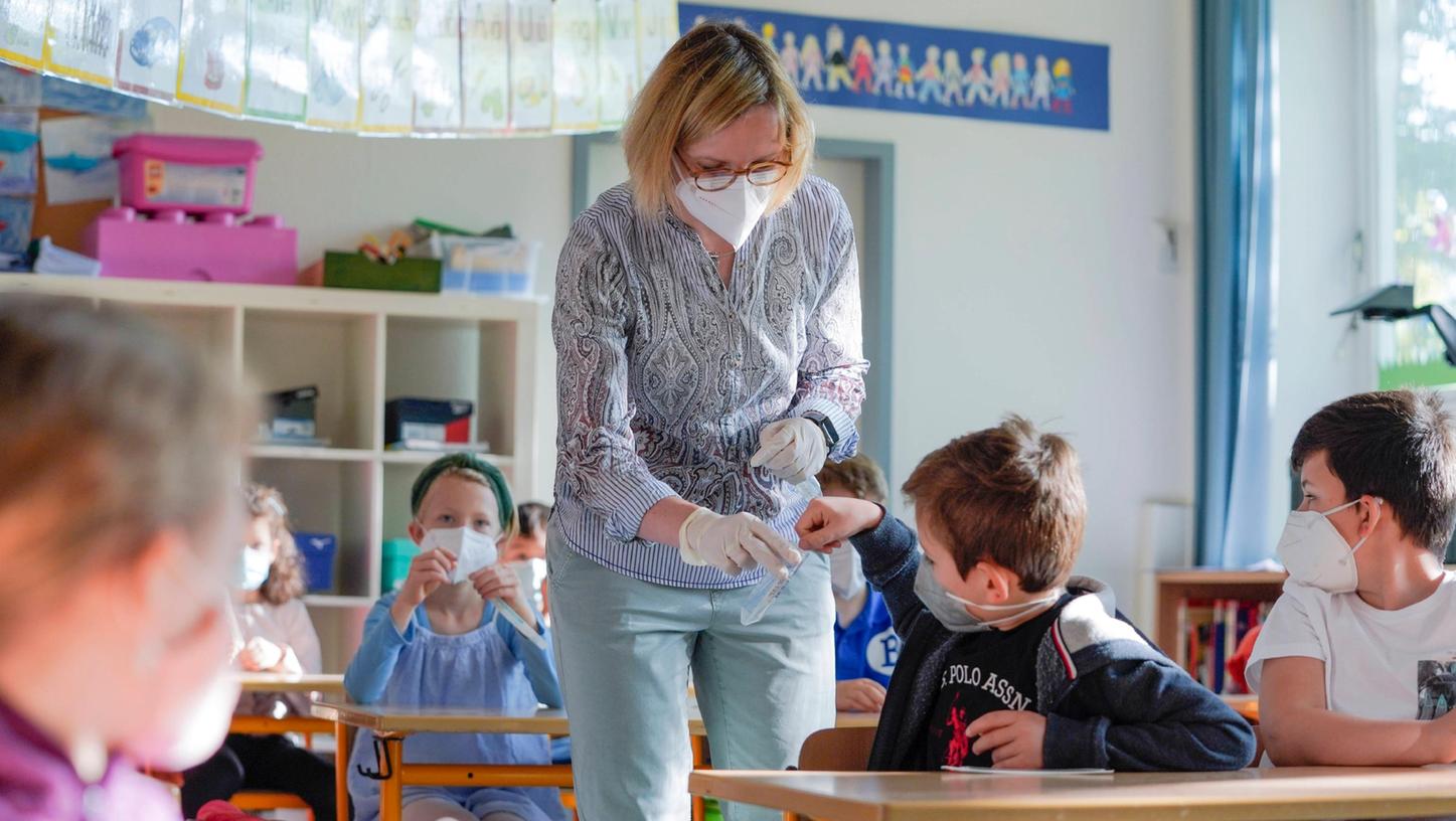 Lolli-PCR-Tests auch an Kindergärten fordern die Baiersdorfer Eltern.