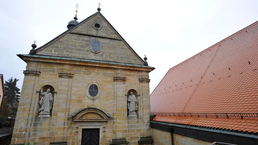  Die Kirche St. Johannes der Täufer gehört zum Pfarreienverbund Forchheim-Ost.