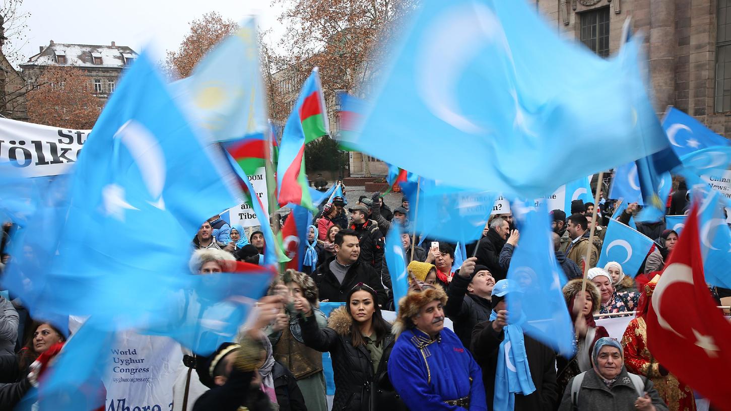 Auch in Nürnberg haben schon Mitglieder der uigurischen Volksgruppe gegen ihre Verfolgung durch die Volksrepublik China demonstriert - hier 2018 auf dem Jakobsplatz.