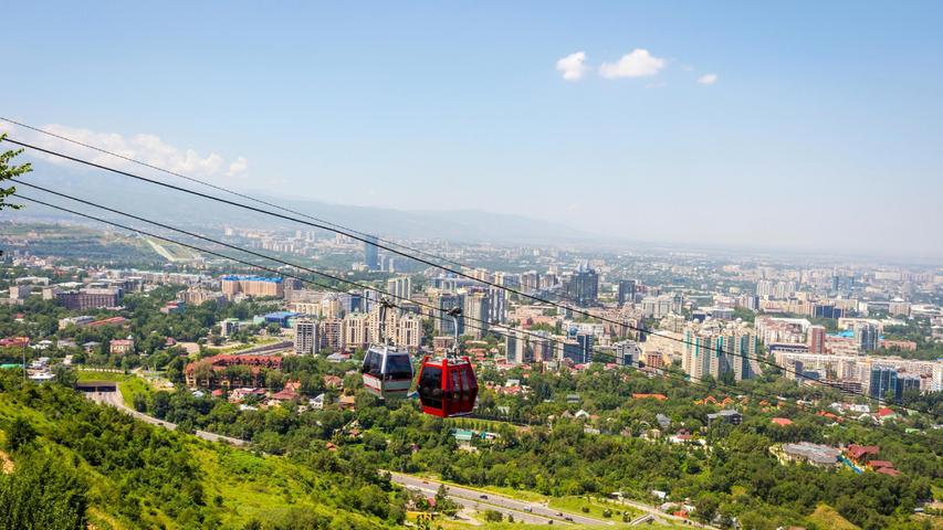 Ein Blick auf Almaty, die größte Stadt Kasachstans.