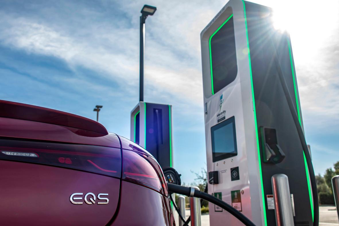 Beherrscht wird "Plug & Charge" - die Ladesäule erkennt das im Vorfeld angemeldete Fahrzeug und startet den Ladevorgang, ohne dass eine App oder Karte bemüht werden muss.