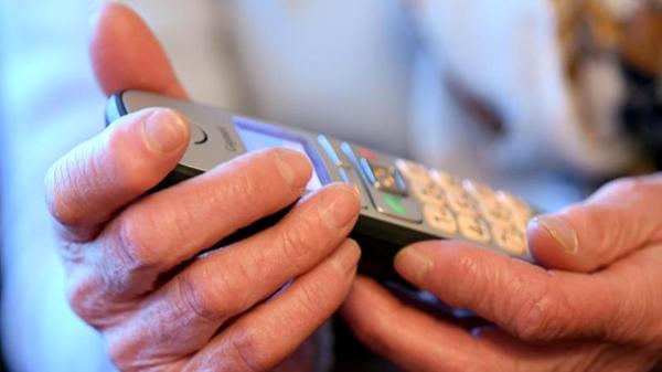 Vor Corona-Wellen mehr Anrufe bei der Telefonseelsorge_urn-newsml-dpa-com-20090101-211223-99-485104_large_4_3.jpg