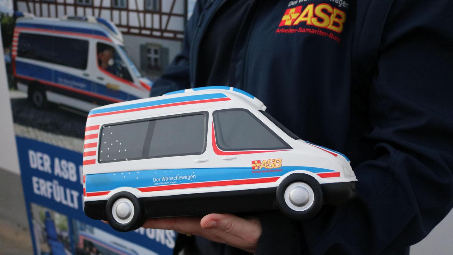Durch das Projekt Wünschewagen können Wünsche schwerkranker Menschen erfüllt werden.
Durch das Projekt Wünschewagen können Wünsche schwerkranker Menschen erfüllt werden.