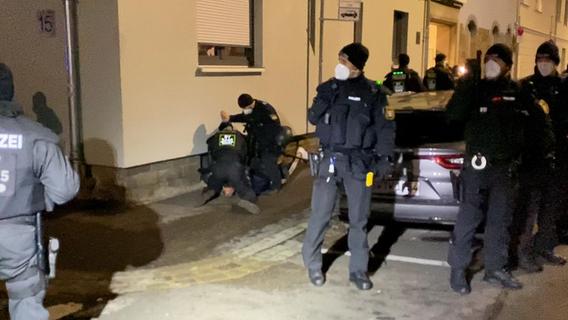 Kind verletzt: Zahlreiche Festnahmen bei Corona-Protesten in Schweinfurt