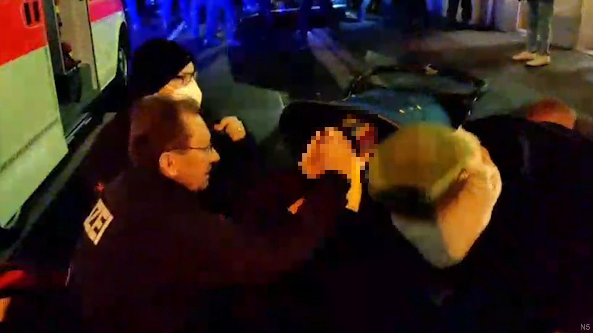 Nach wenigen Minuten und einer Augenspülung war das Kind laut Polizeibericht wieder völlig beschwerdefrei.