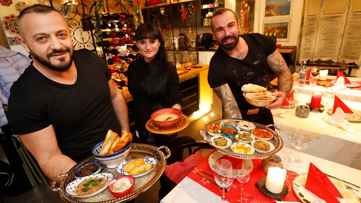 John Schwarze (links) und Suat Sekmen sind ein eingespieltes Team, sie lernten sich bereits während des Studiums in Wien kennen und betrieben vor der Eröffnung ihres Restaurants in Nürnberg gemeinsam das Levantine in Erlangen.
