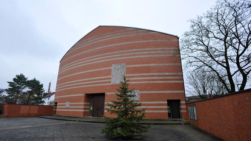 1959 wurde die katholische Kirche Verklärung Christi in Forchheim eingeweiht.