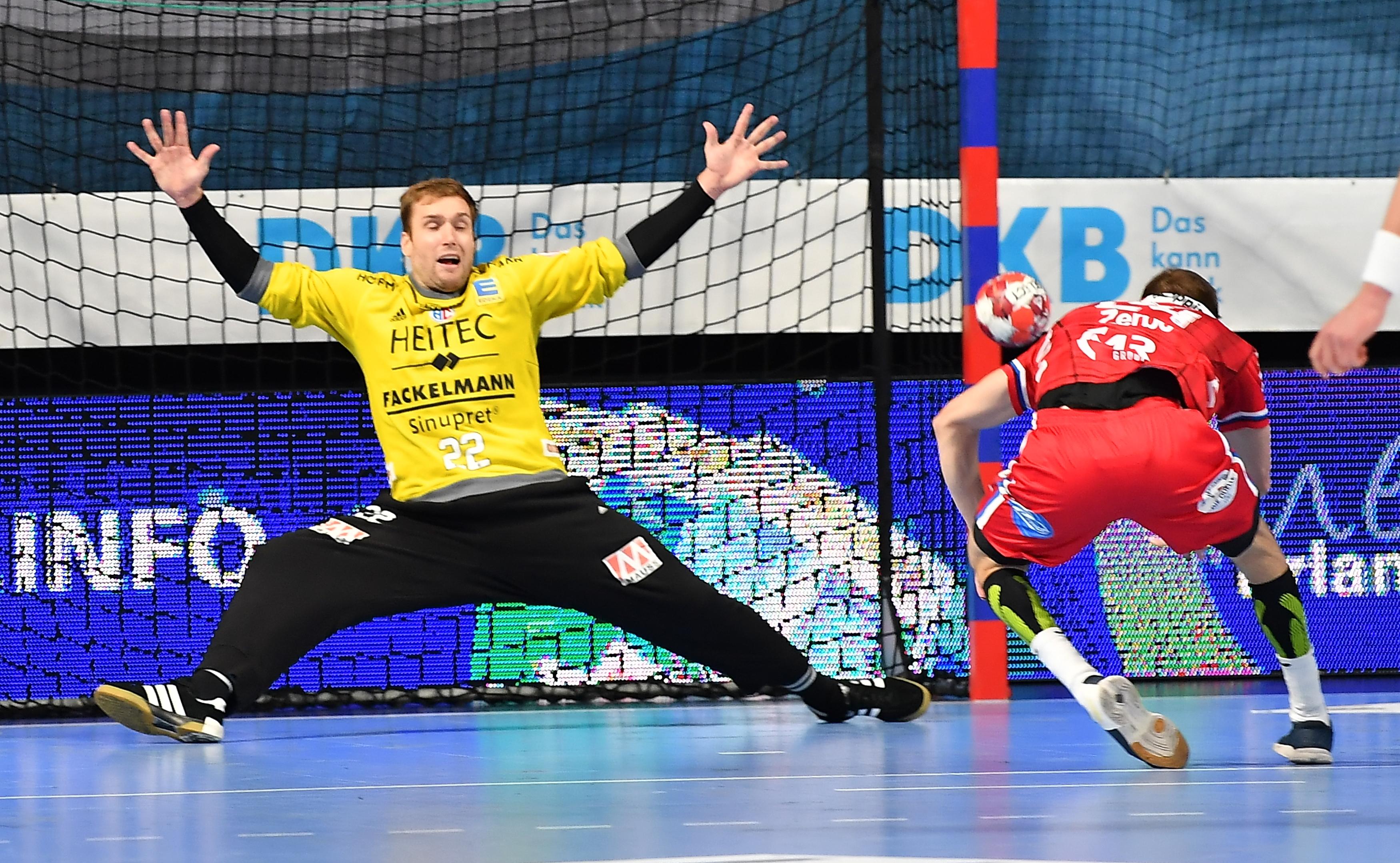 Während sich andere Vereine auf der Torhüter-Position nicht festlegen wollen, gibt es beim HCE eine klare Nummer eins. Das birgt ein gewisses Risiko, wenn die Nummer eins nicht liefert, aber wie wichtig der slowenische Nationaltorhüter für die Mannschaft ist, zeigte sich vor allem, als er Ende der Hinrunde mehrere Spiele verletzt ausfiel. Ist mit 31,29 Prozent gehaltener Bälle im Ligavergleich nicht ganz so weit vorne wie vor einem Jahr, aber immer noch überdurchschnittlich gut. Gegen die Rhein-Neckar Löwen gab er ein eindrucksvolles Comeback.