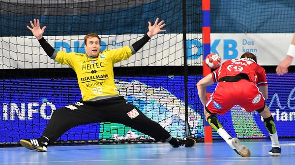 Während sich andere Vereine auf der Torhüter-Position nicht festlegen wollen, gibt es beim HCE eine klare Nummer eins. Das birgt ein gewisses Risiko, wenn die Nummer eins nicht liefert, aber wie wichtig der slowenische Nationaltorhüter für die Mannschaft ist, zeigte sich vor allem, als er Ende der Hinrunde mehrere Spiele verletzt ausfiel. Ist mit 31,29 Prozent gehaltener Bälle im Ligavergleich nicht ganz so weit vorne wie vor einem Jahr, aber immer noch überdurchschnittlich gut. Gegen die Rhein-Neckar Löwen gab er ein eindrucksvolles Comeback.