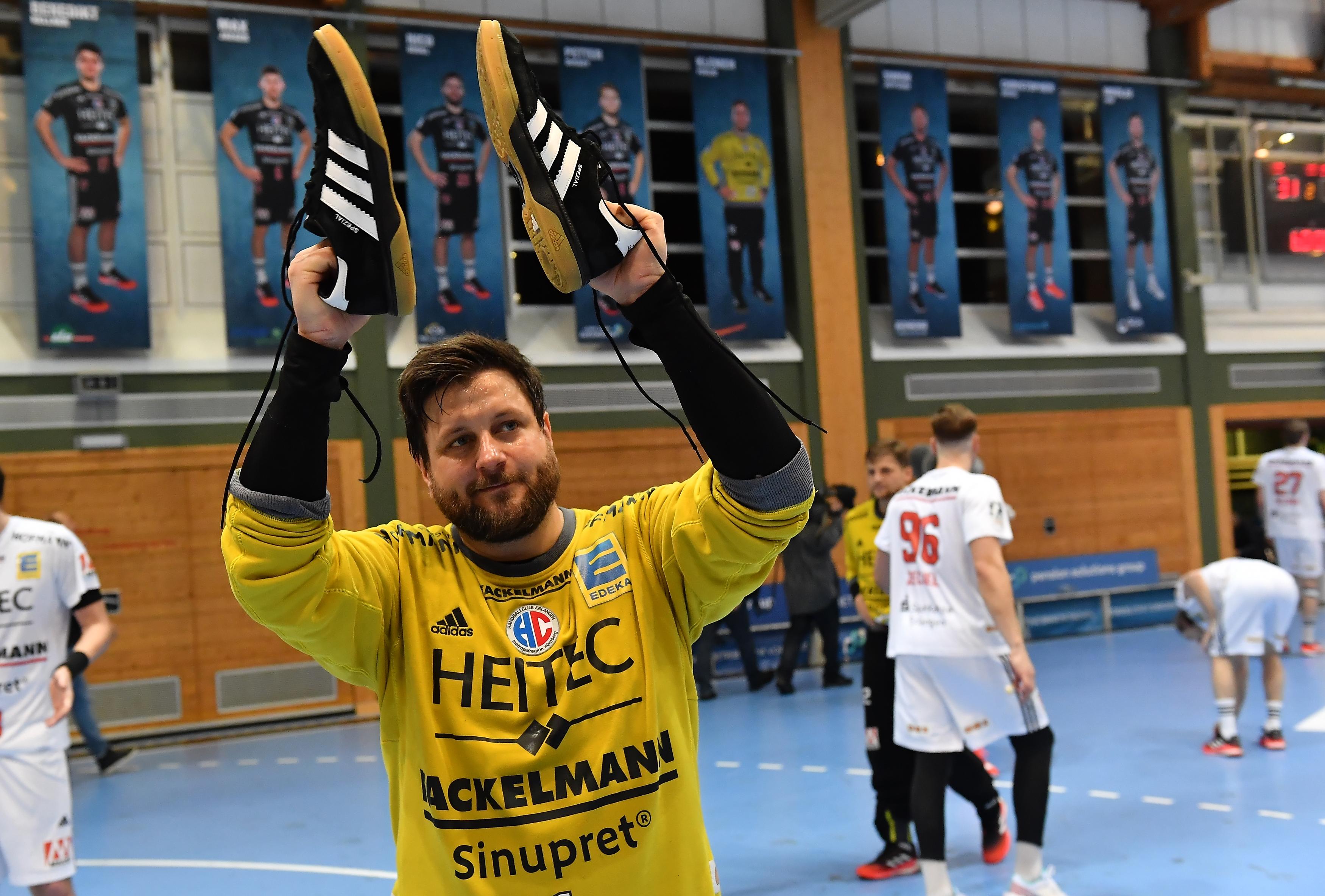 Es ist keine ganz leichte Aufgabe, als klare Nummer zwei lange zu sitzen – und dann immer wieder sofort performen zu müssen. Martin Ziemers Quote liest sich mit 20,47 Prozent abgewehrter Bälle einigermaßen erschreckend, allerdings stand er oft genau in den Phasen der Saison im Tor, als die Erlanger Deckung schwächelte. Hätte dem HCE in Magdeburg beinahe zur Sensation verholfen, gegen Wetzlar legte er im Gegensatz zu seinen Kollegen gleich zwei starke Auftritte hin.