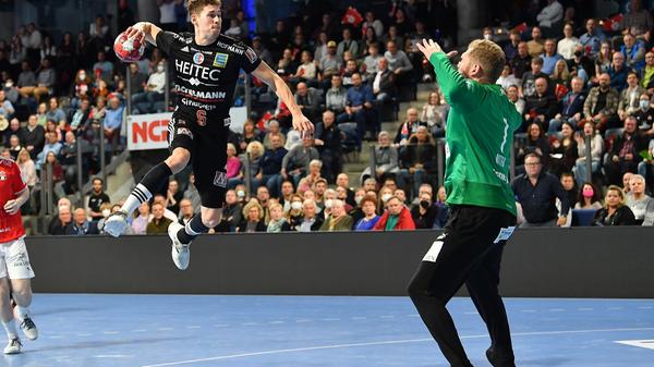 Für Max Jaeger ging es zunächst einmal darum, nach seiner Corona-Erkrankung und den damit verbundenen Langzeitfolgen wieder vollständig gesund zu werden. Diese wohl größte Herausforderung seines bisherigen Lebens hat er gemeistert, an Christopher Bissel kommt er trotzdem nicht vorbei, unter anderem weil sein Positionskollege in der Abwehr einfach griffiger ist.