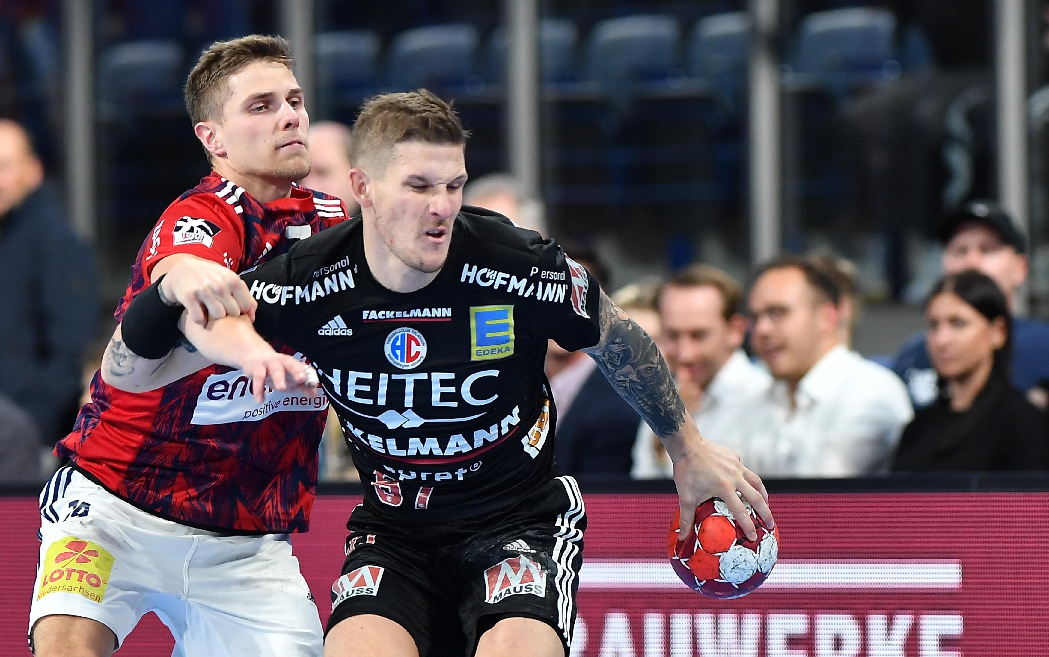 In der vergangenen Saison sah es kurzzeitig so aus, als könnte Hampus Olsson sogar Johannes Sellin verdrängen aus Rechtsaußen. Auch in dieser Spielzeit bekam er von Michael Haaß seine Chancen, wirklich durchsetzen konnte er sich aber nicht, unter anderem weil sein Positionskollege in der Abwehr einfach griffiger ist.