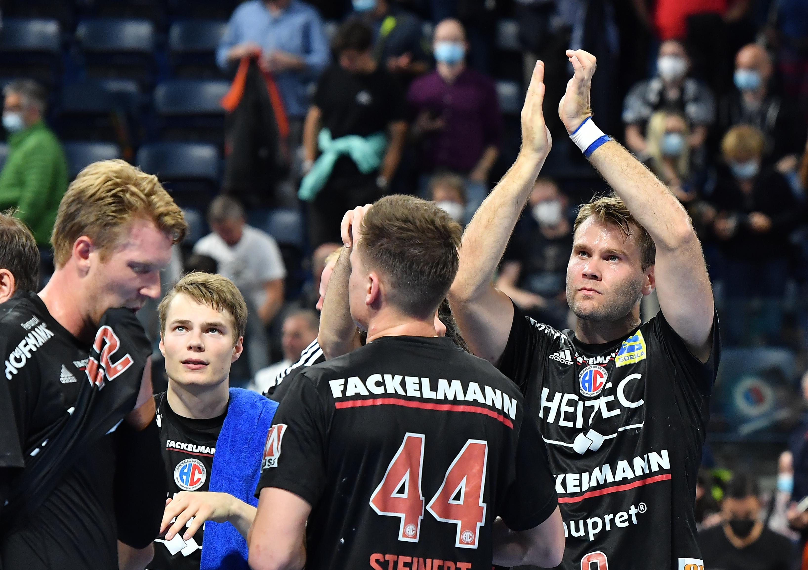 Wie sehr Petter Overby in seiner Zeit in Erlangen hätte dominieren können, wenn er seltener verletzt gewesen wäre? Bleibt eine Frage, die nicht abschließend beantwortet werden wird, bevor er nach Kiel geht. Seitdem der Wechsel offiziell gemacht wurde – und er wieder richtig fit ist – hat der Abwehrchef wieder begonnen zu dominieren, auch wenn er manchmal zu ungeschickt zulangt. Wenn er sich im Angriff einschaltet, lässt er fast keine Gelegenheit aus (14 Tore bei 15 Würfen).