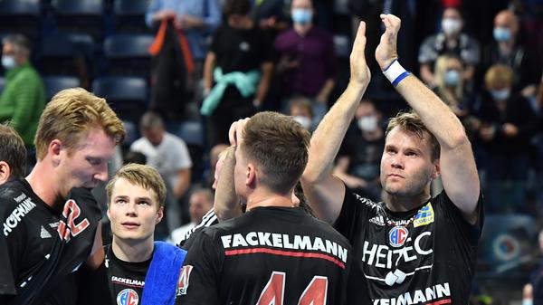 Wie sehr Petter Overby in seiner Zeit in Erlangen hätte dominieren können, wenn er seltener verletzt gewesen wäre? Bleibt eine Frage, die nicht abschließend beantwortet werden wird, bevor er nach Kiel geht. Seitdem der Wechsel offiziell gemacht wurde – und er wieder richtig fit ist – hat der Abwehrchef wieder begonnen zu dominieren, auch wenn er manchmal zu ungeschickt zulangt. Wenn er sich im Angriff einschaltet, lässt er fast keine Gelegenheit aus (14 Tore bei 15 Würfen).