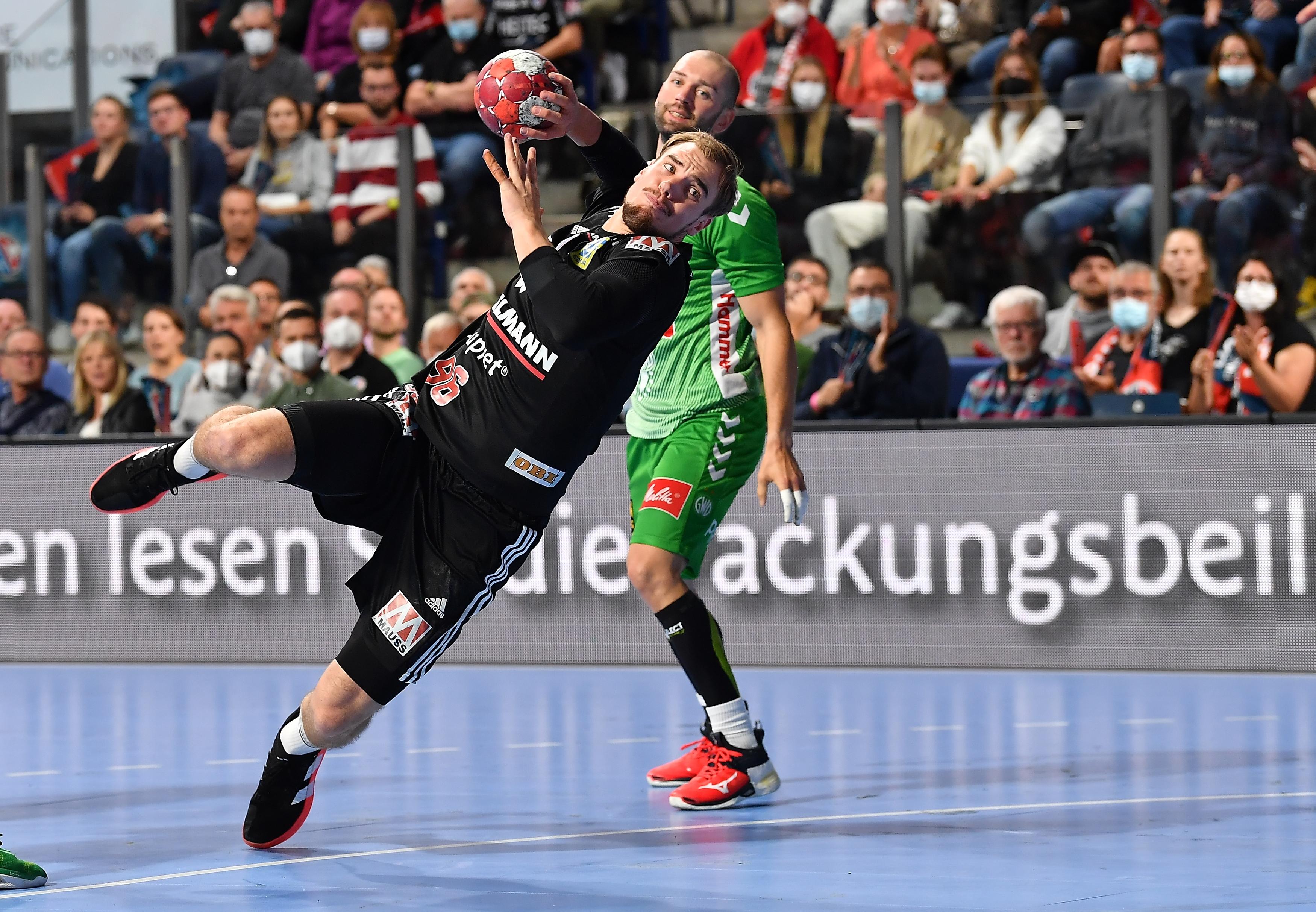 Sein erstes Jahr bei einem ambitionierten Bundesligisten würde ein Übergangsjahr werden, diese Prognose fiel vor dem Saisonstart nicht allzu schwer. Nach der Hinrunde lässt sich feststellen: Es wird ein Übergangsjahr – allerdings eines, das Hoffnung macht. Als Firnhaber die Luft wegblieb und Overby verletzt war, machte der Neuzugang aus Essen seinen Job ordentlich, ein gleichwertiger Ersatz ist er natürlich (noch) nicht.