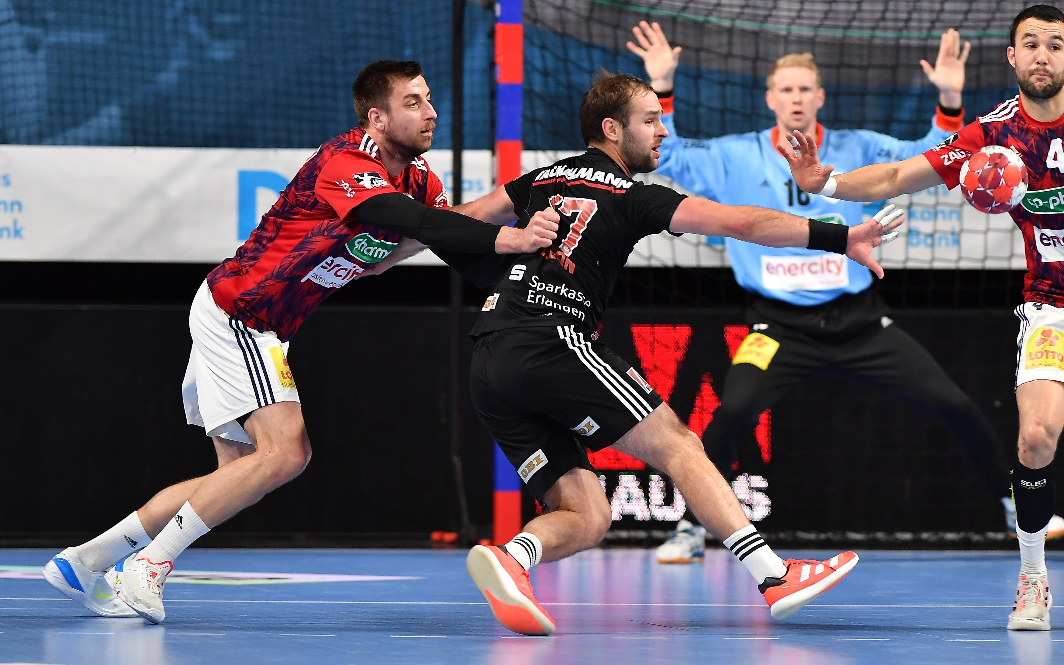 Sein erstes Jahr in der Handball-Bundesliga würde ein Übergangsjahr werden, diese Prognose fiel vor dem Saisonstart nicht allzu schwer. Nach der Hinrunde lässt sich feststellen: Es wird ein Übergangsjahr – allerdings eines, bei dem noch nicht abzusehen ist, ob der Übergang gelingt. Patrik Leban hat zweifelsohne große Qualitäten, seine Mitspieler in Szene zu setzen. Weil er aber zu selten selbst Torgefahr ausstrahlt, ist er den Beweis, eine echte Verstärkung zu sein, noch schuldig geblieben.