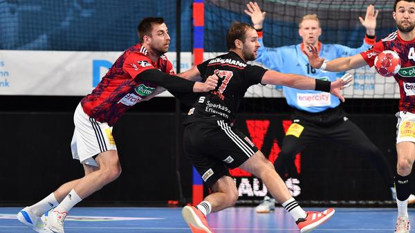 Sein erstes Jahr in der Handball-Bundesliga würde ein Übergangsjahr werden, diese Prognose fiel vor dem Saisonstart nicht allzu schwer. Nach der Hinrunde lässt sich feststellen: Es wird ein Übergangsjahr – allerdings eines, bei dem noch nicht abzusehen ist, ob der Übergang gelingt. Patrik Leban hat zweifelsohne große Qualitäten, seine Mitspieler in Szene zu setzen. Weil er aber zu selten selbst Torgefahr ausstrahlt, ist er den Beweis, eine echte Verstärkung zu sein, noch schuldig geblieben.