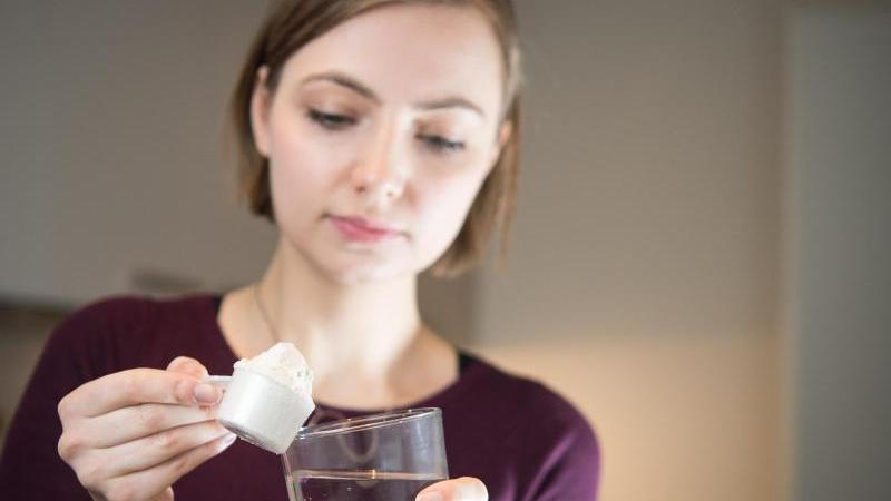 Kalorien sparen durch Abnehm-Pulver: Beim Absetzen kann viel falsch gemacht werden, so dass es zum Jo-Jo-Effekt kommt. Kalorien sparen durch Abnehm-Pulver: Beim Absetzen kann viel falsch gemacht werden, so dass es zum Jo-Jo-Effekt kommt.