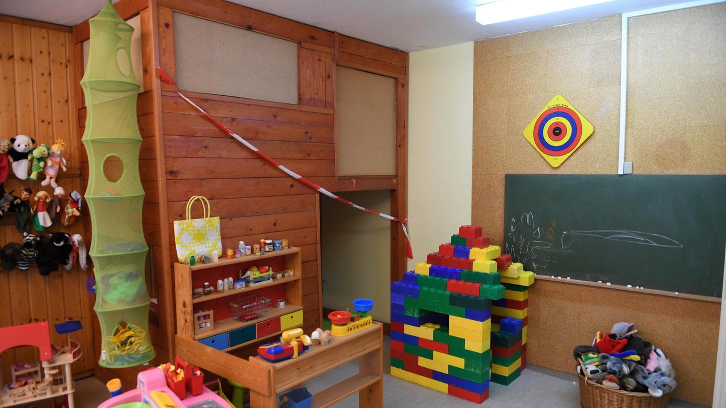 Das Spielzimmer der Caritas, wo begleitete Umgänge stattfinden und Trennungskinder mit einem Elternteil spielen können, ist in die Jahre gekommen. Nun soll es neu gestaltet werden.
Das Spielzimmer der Caritas, wo begleitete Umgänge stattfinden und Trennungskinder mit einem Elternteil spielen können, ist in die Jahre gekommen. Nun soll es neu gestaltet werden.