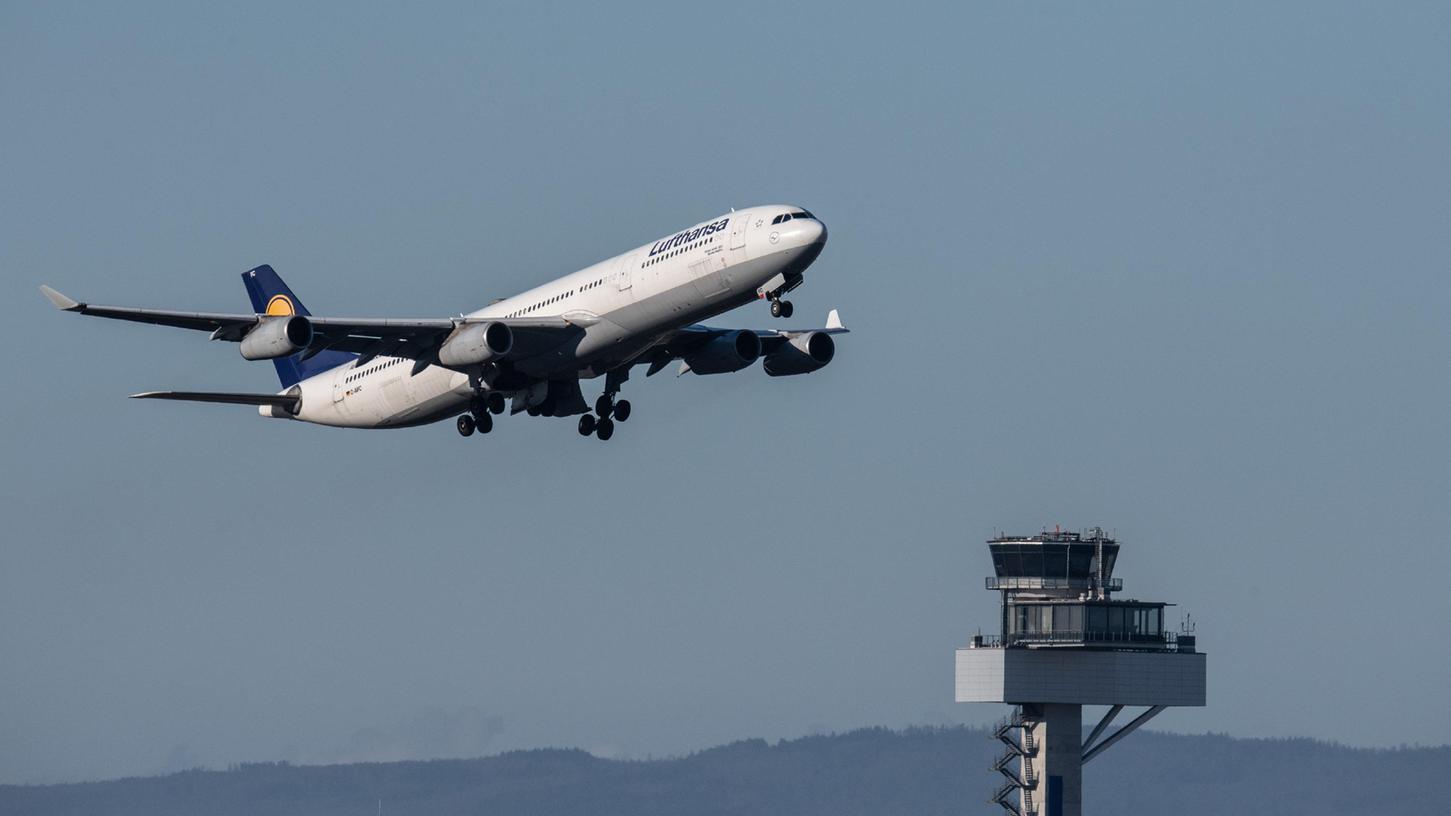 18.000 „sinnlose Flüge“ führt die Lufthansa diesen Winter durch. Denn ansonsten drohen Start- und Landerechte in Europa verloren zu gehen.