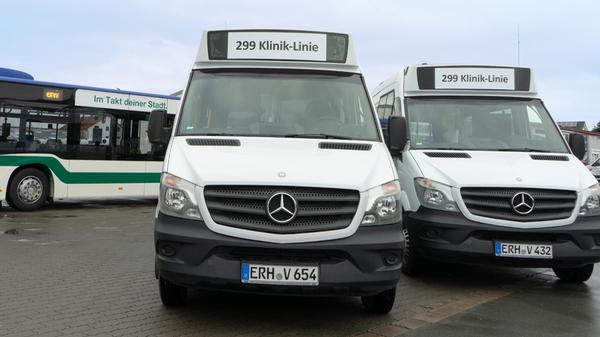 Die Stadt Erlangen führt am 1. Januar 2022 ein kostenloses Angebot für den Nahverkehr in der Innenstadt ein. Für den Haltestellenbereich der Klinik-Linie wird von den Erlanger Stadtwerken ein Kurzstrecken-Tarif eingeführt, bei dem Fahrgäste nichts bezahlen müssen. Die Klinik-Linie soll außerdem zum 1. Januar 2023 als City-Linie in der gesamten Innenstadt von Erlangen unterwegs sein und zwar ebenfalls kostenlos. In der Praxis bedeutet dies, dass Fahrgäste, die nicht schon im Besitz eines gültigen Fahrscheins oder Abos sind, einen Fahrschein für 0 Euro als Fahrtberechtigung beim Fahrer bekommen. Das dient der Fahrgastzählung. Der kostenlose Kurzstreckentarif gilt nur für Fahrten zwischen den Haltestellen der Klinik-Linie. Sie startet und endet am Busbahnhof und führt über den Martin-Luther-Platz zu den Uni-Kliniken, weiter über den Lorlebergplatz zum Zollhaus und über die Schiller- zur Hindenburgstraße. Die Rückfahrt entspricht ab der Haltestelle Kliniken/ Maximiliansplatz der Hinfahrt. Die City-Sprinter fahren im Zehn-Minuten-Takt, von Montag bis Freitag zwischen 5 und 20 Uhr, am Samstag von 9 bis 20 Uhr und sonn- und feiertags von 10 bis 16 Uhr. Die Kleinbusse sind barrierefrei.