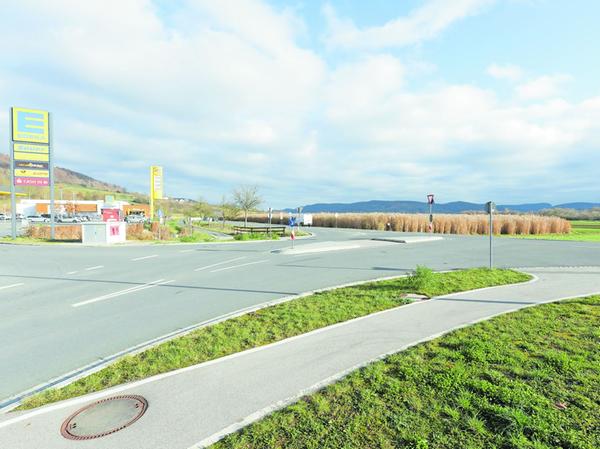 Die Gemeinde Weilersbach wünscht sich auf Höhe des Edeka-Marktes einen weiteren Kreisverkehr.