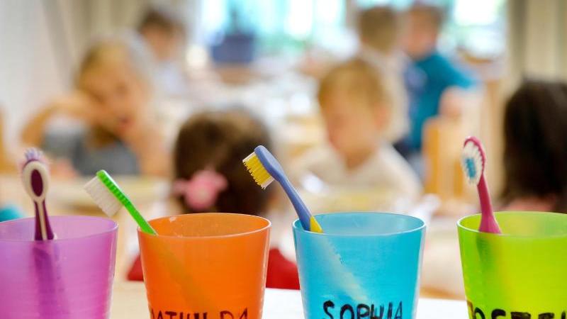 Wenn ein Kind seinen Vornamen plötzlich nicht mehr mag, könnten Hänseleien in der Kita dahinter stecken. Doch in der Regel liegt das seltener am Vornamen. Wenn ein Kind seinen Vornamen plötzlich nicht mehr mag, könnten Hänseleien in der Kita dahinter stecken. Doch in der Regel liegt das seltener am Vornamen.