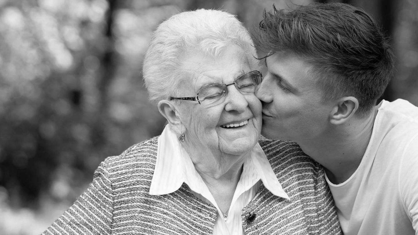 Oma Lissi und ihr Enkel Christian verbrachten viel Zeit gemeinsam.
