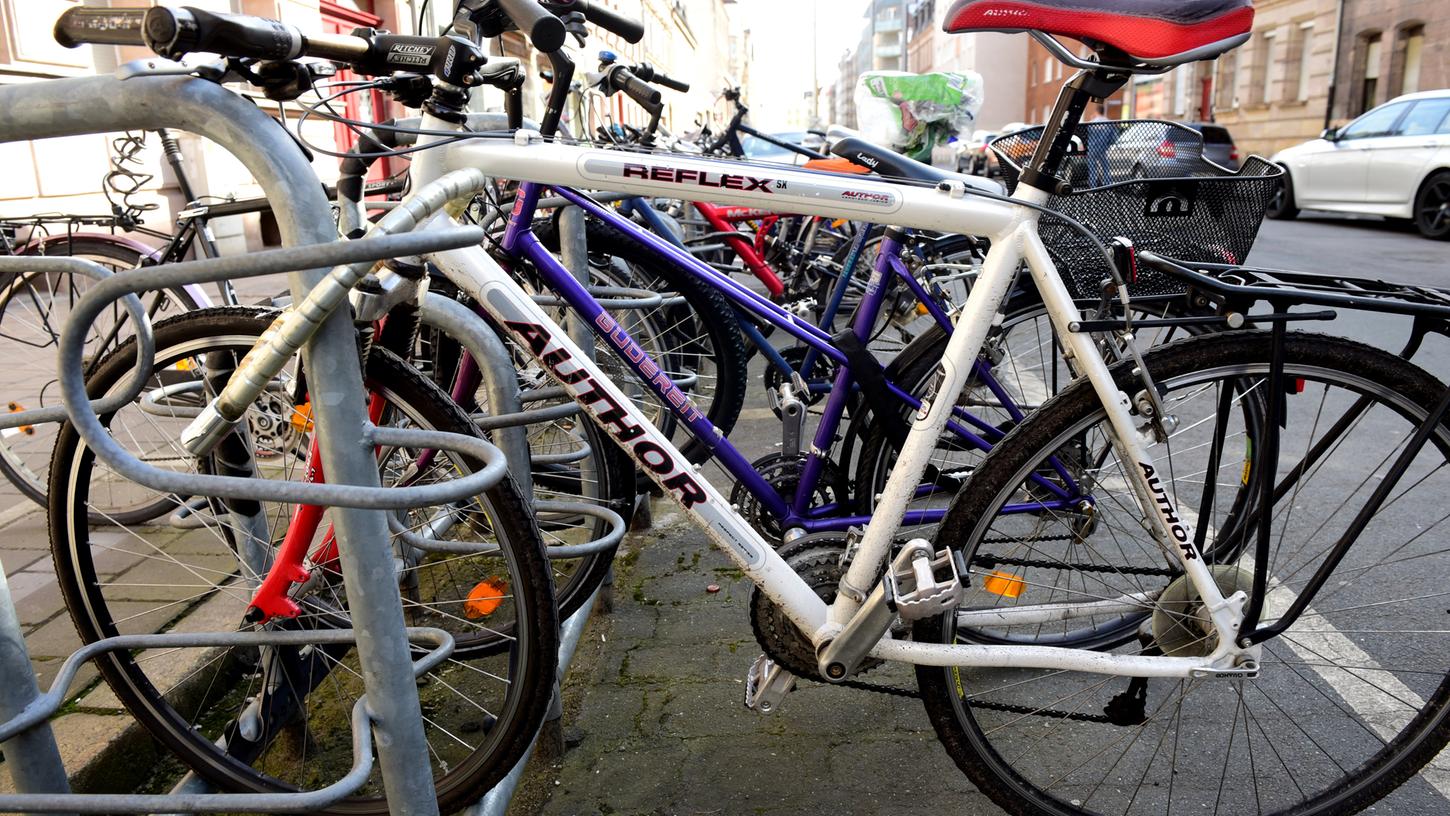Auch wenn Fürth nun "fahrradfreundliche Stadt" ist: In puncto Abstellanlagen muss sich noch einiges tun.