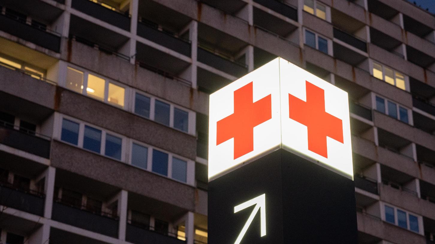 Die Frage, wie viele Patienten wegen oder mit Corona in ein Krankenhaus eingeliefert werden, beschäftigen die Liberalen in Bayerns Landtag. Die Frage, wie viele Patienten wegen oder mit Corona in ein Krankenhaus eingeliefert werden, beschäftigen die Liberalen in Bayerns Landtag.