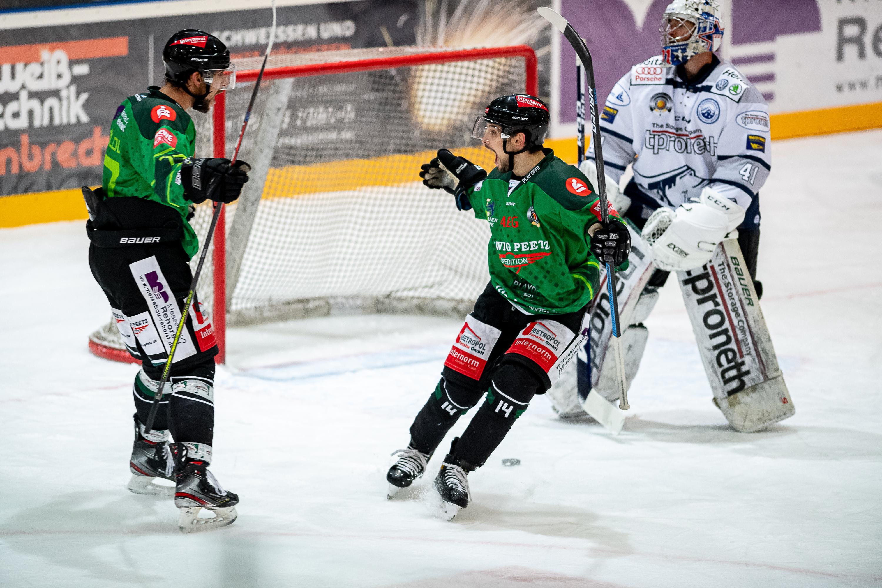 Mit dem Aus im Halbfinale gegen Regensburg ist im April die erfolgreichste Saison in der Geschichte des Höchstadter EC zu Ende gegangen. Zuvor waren die Alligators nach einer überragenden Saison in der Eishockey-Oberliga Süd direkt ins Viertelfinale der Playoffs eingezogen. Dort bezwangen sie dann den SC Riessersee mit drei Siegen in Folge. Gegen die Eisbären Regensburg musste sich der HEC dann zwar in der Serie mit 0:3 geschlagen geben, doch nicht ohne großen Kampf. 