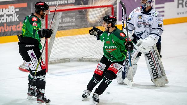 Mit dem Aus im Halbfinale gegen Regensburg ist im April die erfolgreichste Saison in der Geschichte des Höchstadter EC zu Ende gegangen. Zuvor waren die Alligators nach einer überragenden Saison in der Eishockey-Oberliga Süd direkt ins Viertelfinale der Playoffs eingezogen. Dort bezwangen sie dann den SC Riessersee mit drei Siegen in Folge. Gegen die Eisbären Regensburg musste sich der HEC dann zwar in der Serie mit 0:3 geschlagen geben, doch nicht ohne großen Kampf.
