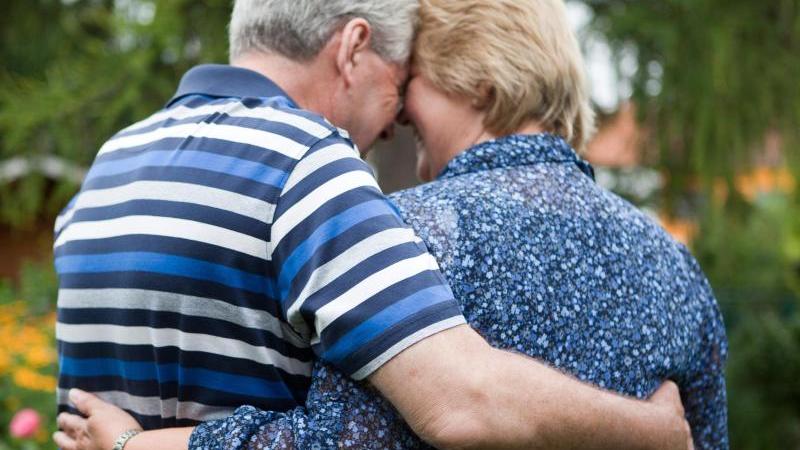 Wir beide gemeinsam, für immer: Der Bund fürs Leben lässt sich auch im höheren Alter schließen. Wir beide gemeinsam, für immer: Der Bund fürs Leben lässt sich auch im höheren Alter schließen.