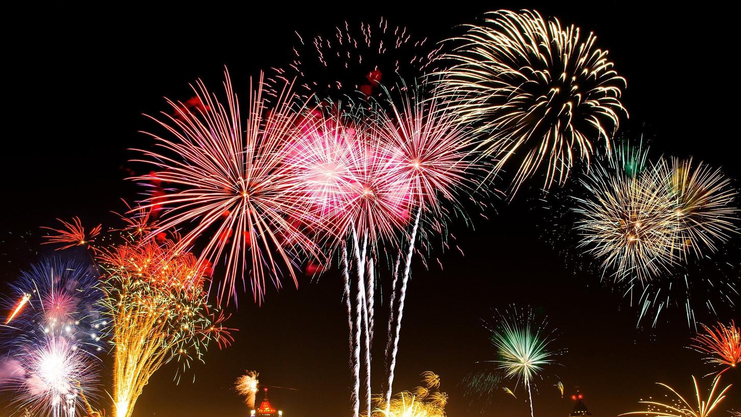 Die Gefahr, dass das Auto durch Silvesterraketen beschädigt wird, ist in diesem Jahr gering. Passieren kann es aber trotzdem. Die Gefahr, dass das Auto durch Silvesterraketen beschädigt wird, ist in diesem Jahr gering. Passieren kann es aber trotzdem.