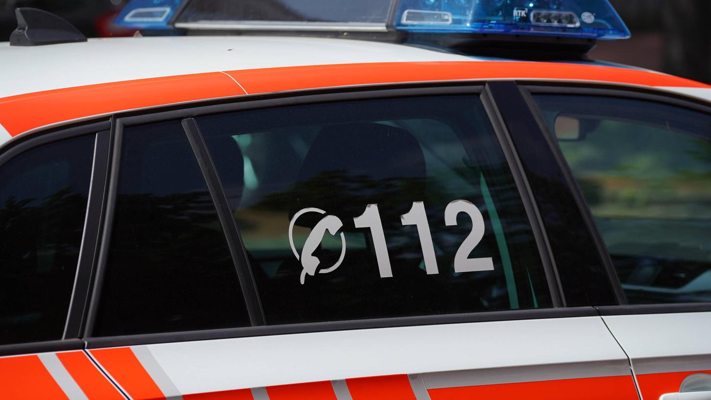 Die Sanitäter blieben bei dem Vorfall glücklicherweise unverletzt.
Die Sanitäter blieben bei dem Vorfall glücklicherweise unverletzt.