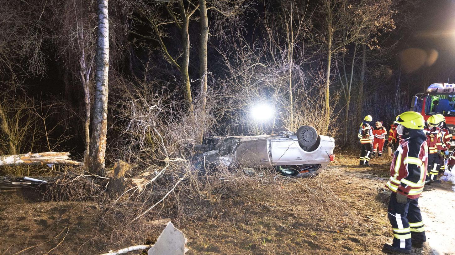 Vier Feuerwehren waren am Freitagmorgen an der Unfallstelle im Einsatz.