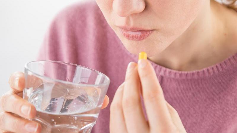 Nahrungsergänzungsmittel sind keine Arzneimittel - aus diesem Grund kommen die gesetzlichen Krankenversicherungen in der Regel nicht für die Kosten auf. Nahrungsergänzungsmittel sind keine Arzneimittel - aus diesem Grund kommen die gesetzlichen Krankenversicherungen in der Regel nicht für die Kosten auf.