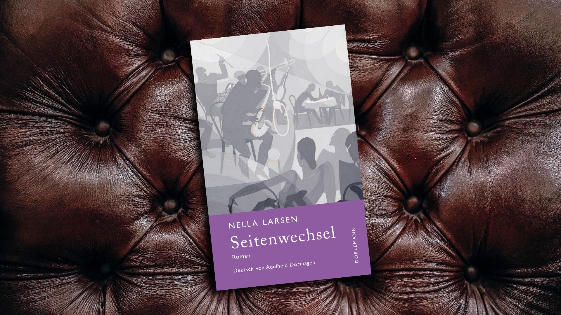 Keinen Seitensprung, sondern einen "Seitenwechsel" wagt die hübsche, hellhäutige Clare: Gibt sich im New York der 20er Jahre als Weiße aus, obwohl sie schwarz ist, mit entsprechendem sozialen Erfolg. Ihre Jugendfreundin Irene sieht es mit Befremden, aber auch Faszination: Gefühle, die ihr eigenes Leben immer mehr in Frage stellen. Die englische Schauspielerin Rebecca Hall hat den schönen kleinen Harlem-Roman von Nella Larsen in intimem Schwarzweiß verfilmt, konzentriert und wie ein Kammerspiel (neu auf Netflix zu sehen), aber auch die Lektüre lohnt (Dörlemann, 20 Euro). Wolf Ebersberger