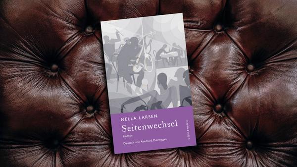 Keinen Seitensprung, sondern einen "Seitenwechsel" wagt die hübsche, hellhäutige Clare: Gibt sich im New York der 20er Jahre als Weiße aus, obwohl sie schwarz ist, mit entsprechendem sozialen Erfolg. Ihre Jugendfreundin Irene sieht es mit Befremden, aber auch Faszination: Gefühle, die ihr eigenes Leben immer mehr in Frage stellen. Die englische Schauspielerin Rebecca Hall hat den schönen kleinen Harlem-Roman von Nella Larsen in intimem Schwarzweiß verfilmt, konzentriert und wie ein Kammerspiel (neu auf Netflix zu sehen), aber auch die Lektüre lohnt (Dörlemann, 20 Euro). Wolf Ebersberger