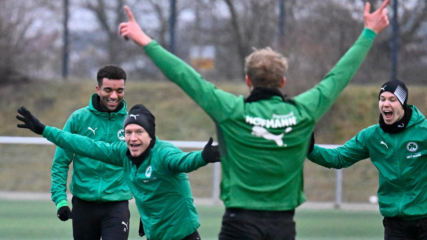 Die Stimmung stimmt: In Fürth wird bereits seit dem 27. Dezember wieder trainiert.
Die Stimmung stimmt: In Fürth wird bereits seit dem 27. Dezember wieder trainiert.