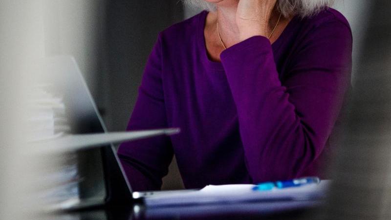 Selbstständige, die im europäischen Ausland arbeiten, können weiterhin in Deutschland sozialversichert sein. Selbstständige, die im europäischen Ausland arbeiten, können weiterhin in Deutschland sozialversichert sein.