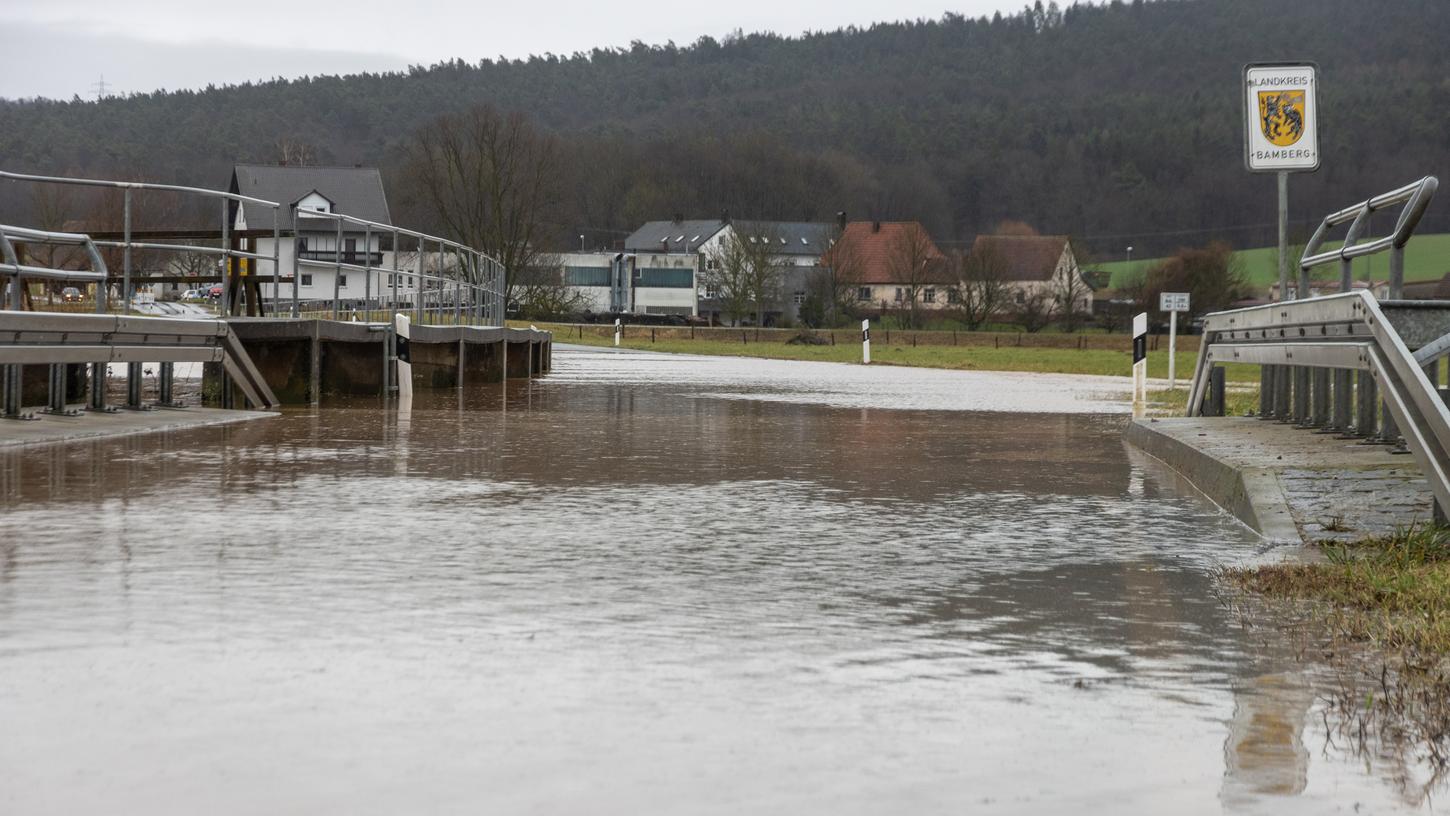 Die starken Regenschauer und die milden Temperaturen ließen das Hochwasserrisiko in Franken stark ansteigen.
