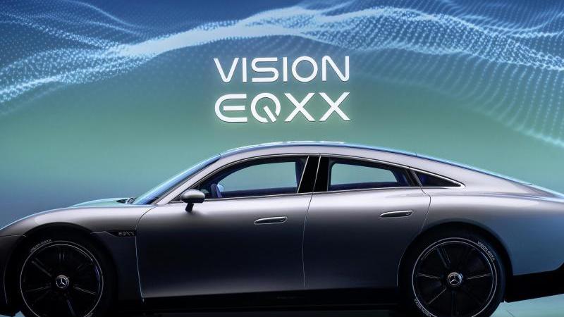 Virtuell und nicht auf der CES präsentiert: Die Studie EQXX von Mercedes soll mit einer Akkuladung über 1000 Kilometer weit kommen.